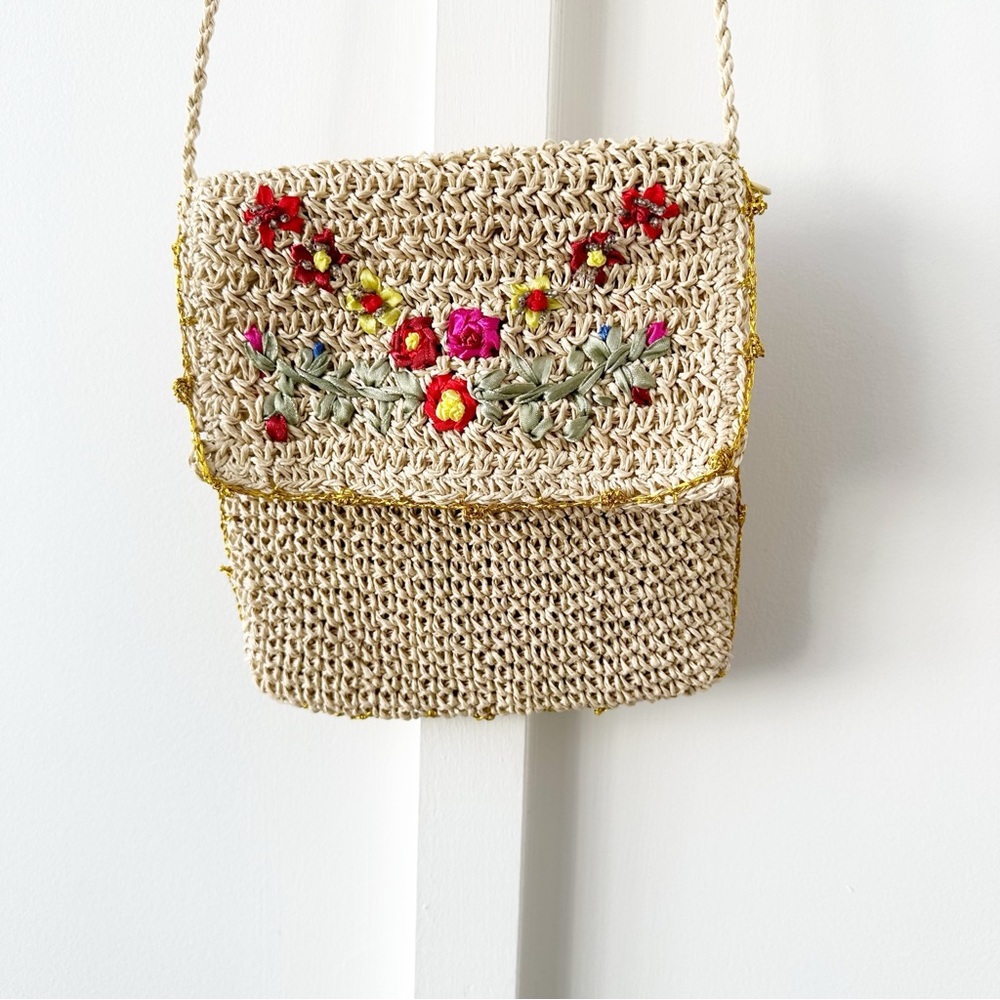 VINTAGE embroidered floral woven bag